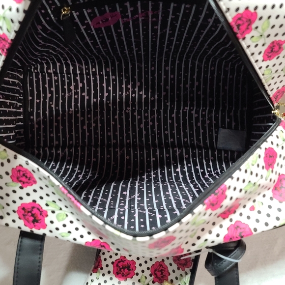 Betsey Johnson Weekender Luggage - Picture 10 of 13